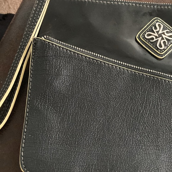 Vera Wang leather and patented leather clutch purse  gently used - Picture 3 of 12